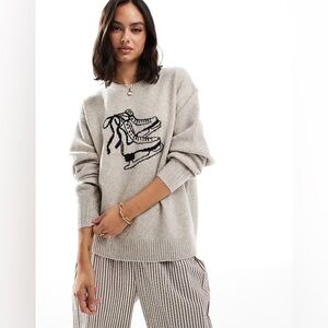 Hollister ice skate winter motif knitted jumper in Oatmeal